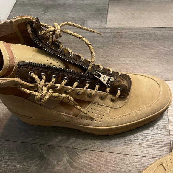 Louis Vuitton boot - Picture 7 of 10